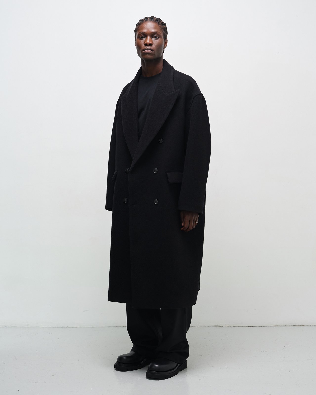 Lownn — Black Wool Cashmere Double-Breasted Coat